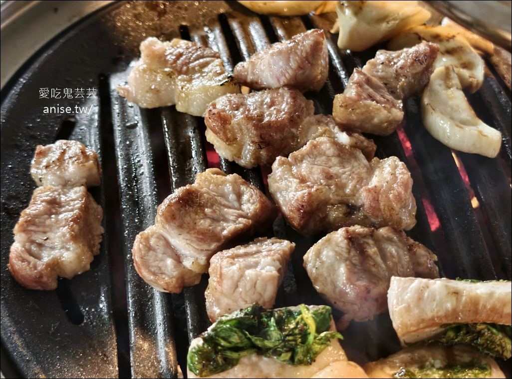 雪夜覓，西面站超人氣排隊烤肉名店，特別又可口(藍絲帶店家) @愛吃鬼芸芸