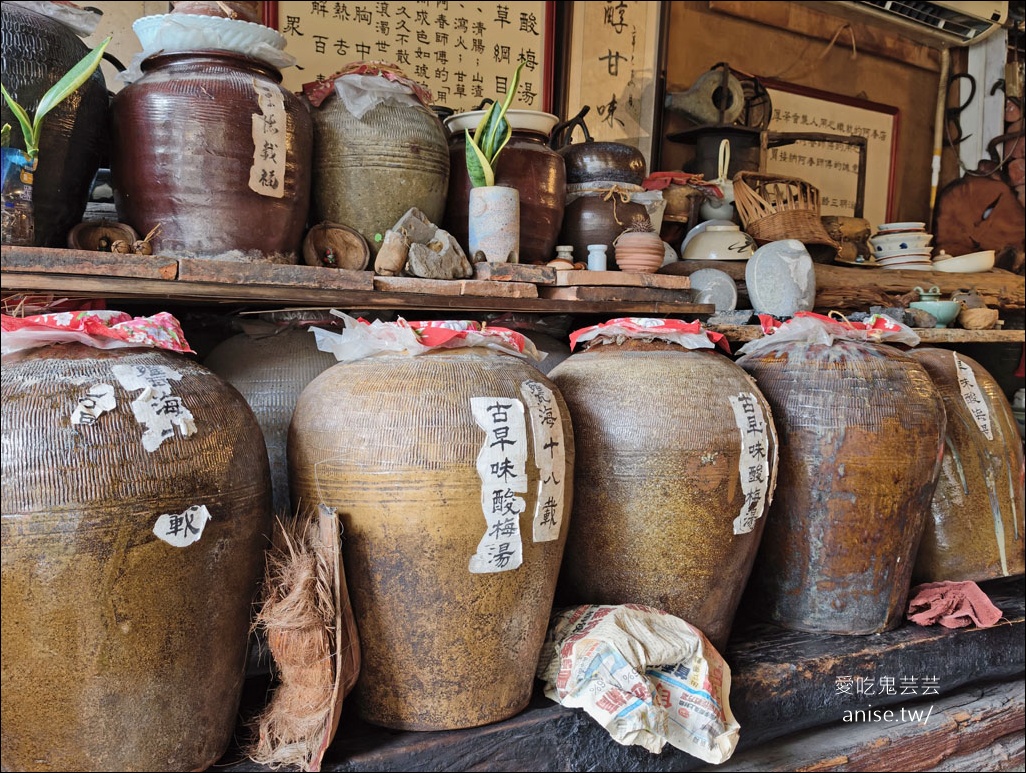 阿春店，全台最醜蛋黃酥，還有健康麵包和桂花酸梅湯哦！ @愛吃鬼芸芸