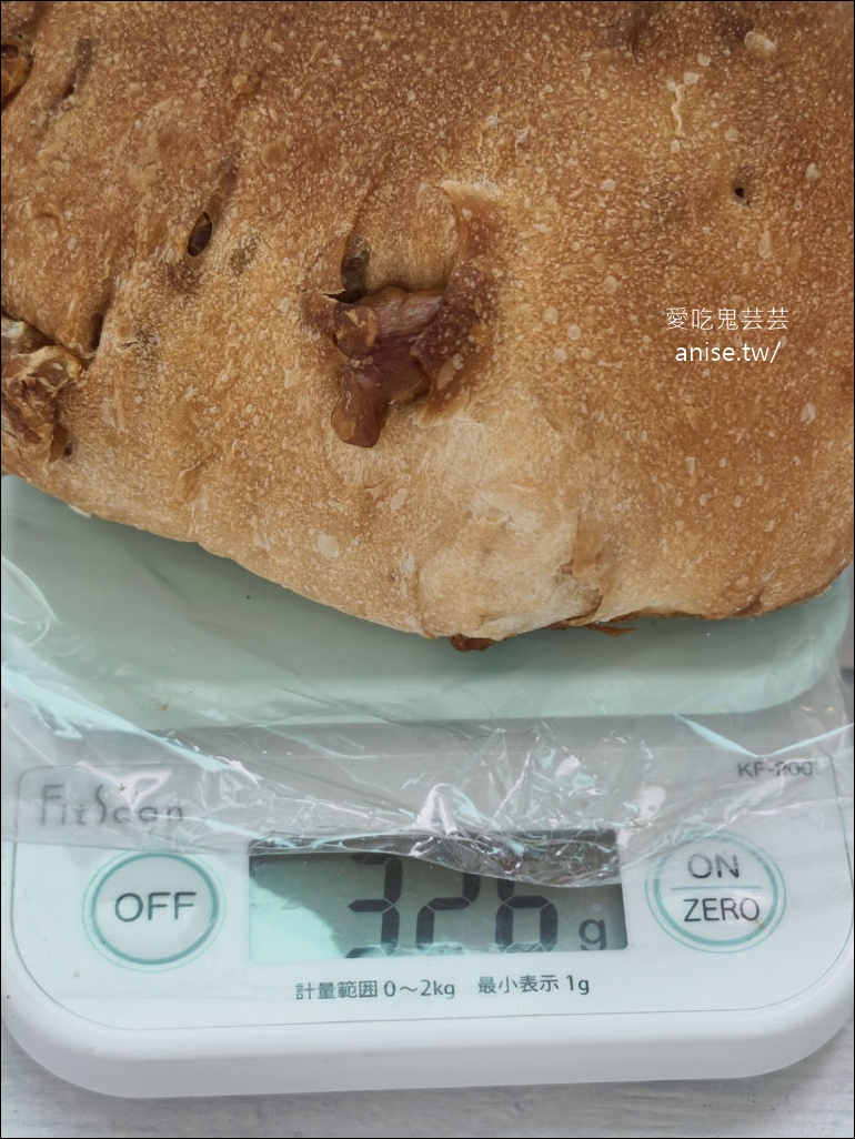 阿春店，全台最醜蛋黃酥，還有健康麵包和桂花酸梅湯哦！ @愛吃鬼芸芸