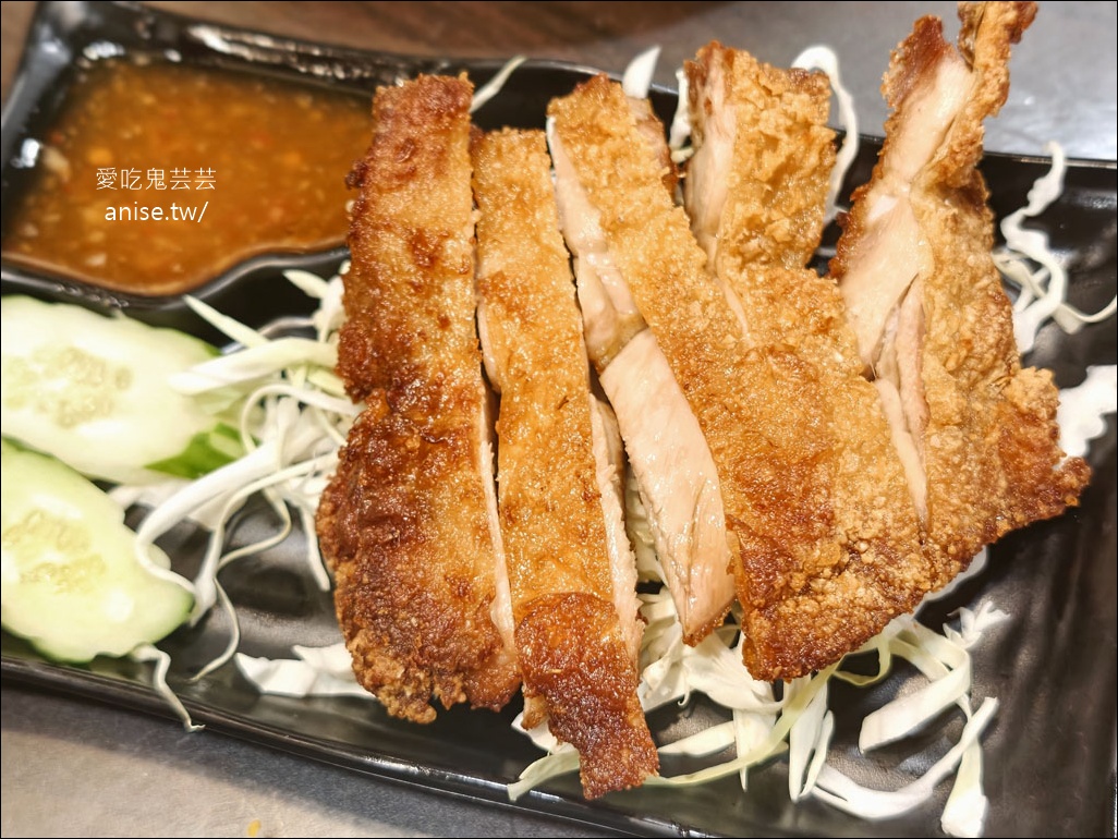 蓮花泰式小吃店，新莊平價划算超人氣泰式料理 @愛吃鬼芸芸