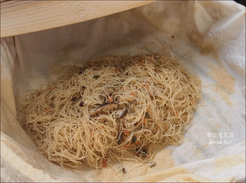 Chi油飯（喫油飯），堅持使用黑豬肉+埔里香菇，還有米粉和肉排蛋吐司哦！ @愛吃鬼芸芸