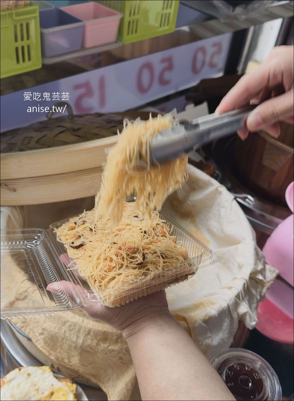 Chi油飯（喫油飯），堅持使用黑豬肉+埔里香菇，還有米粉和肉排蛋吐司哦！ @愛吃鬼芸芸