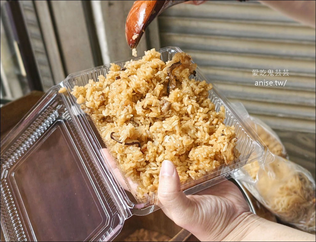 Chi油飯（喫油飯），堅持使用黑豬肉+埔里香菇，還有米粉和肉排蛋吐司哦！ @愛吃鬼芸芸