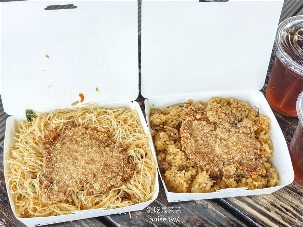Chi油飯（喫油飯），堅持使用黑豬肉+埔里香菇，還有米粉和肉排蛋吐司哦！ @愛吃鬼芸芸