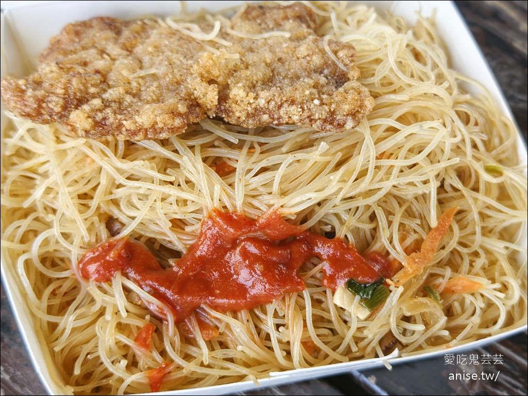 Chi油飯（喫油飯），堅持使用黑豬肉+埔里香菇，還有米粉和肉排蛋吐司哦！ @愛吃鬼芸芸