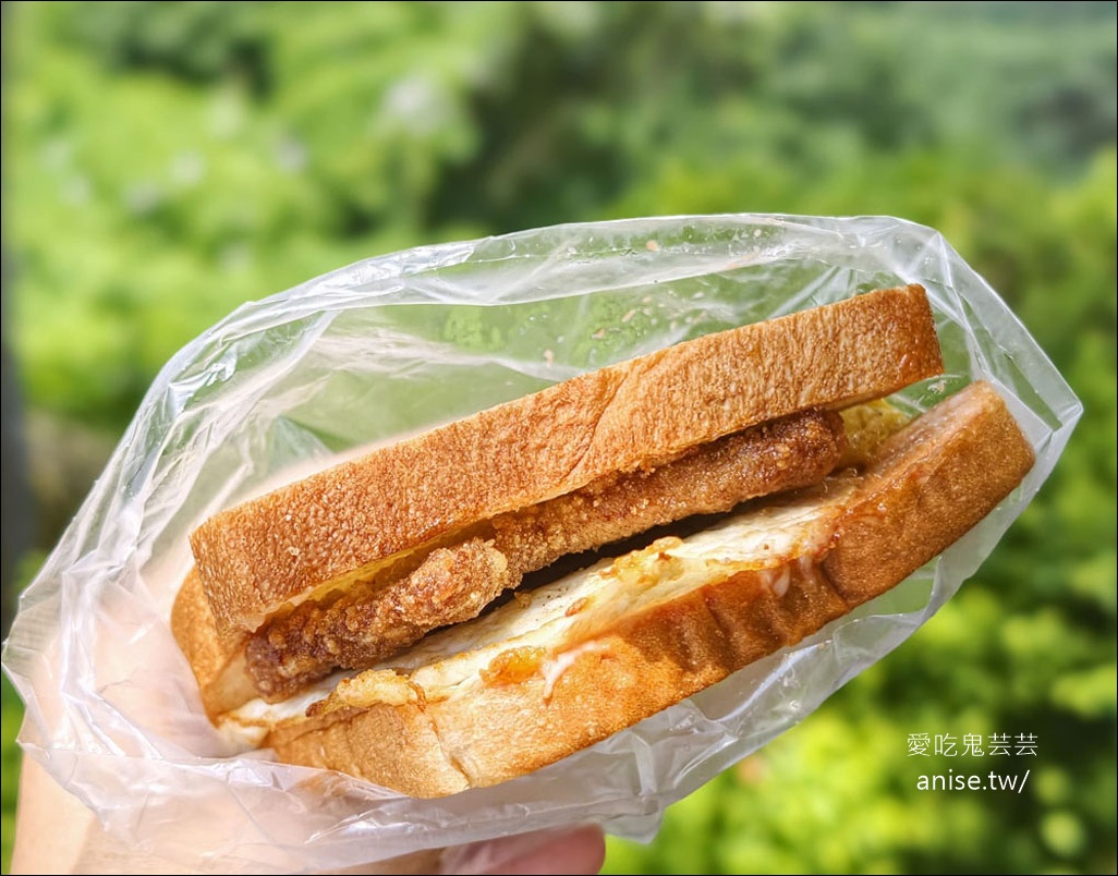 Chi油飯（喫油飯），堅持使用黑豬肉+埔里香菇，還有米粉和肉排蛋吐司哦！ @愛吃鬼芸芸