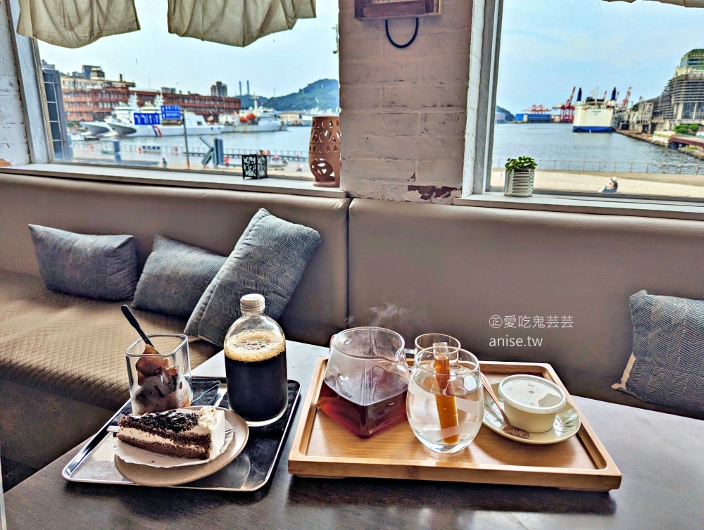 磨豆人文咖啡，基隆港海景第一排看大船入港絕佳視野(姊姊食記) @愛吃鬼芸芸