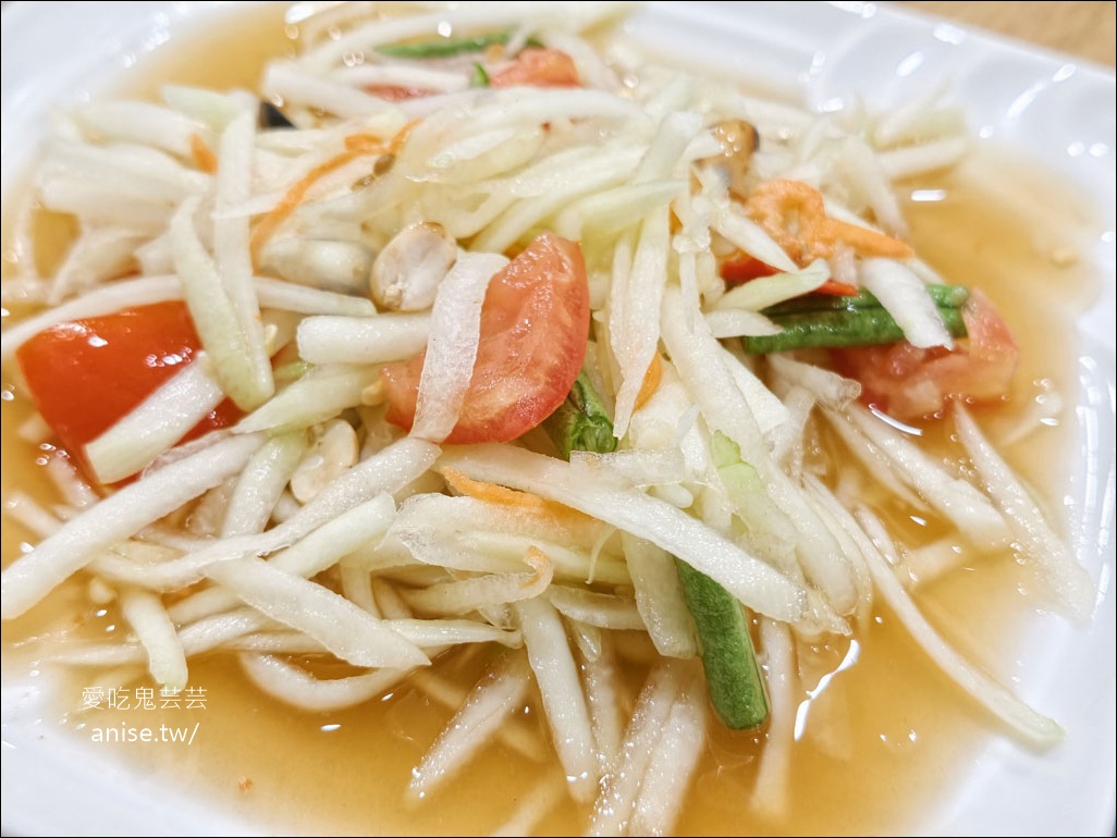 新莊美食 | 泰想吃雞，月亮蝦餅、炸雞、媽媽麵夭壽好吃！ @愛吃鬼芸芸