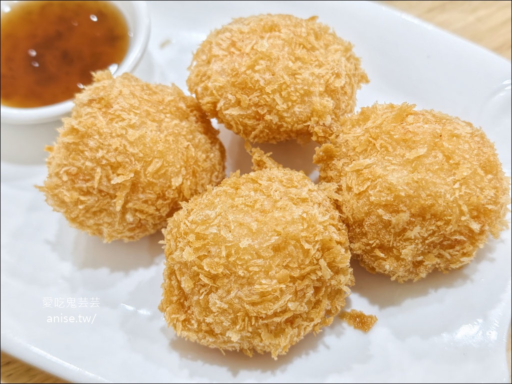 新莊美食 | 泰想吃雞，月亮蝦餅、炸雞、媽媽麵夭壽好吃！ @愛吃鬼芸芸