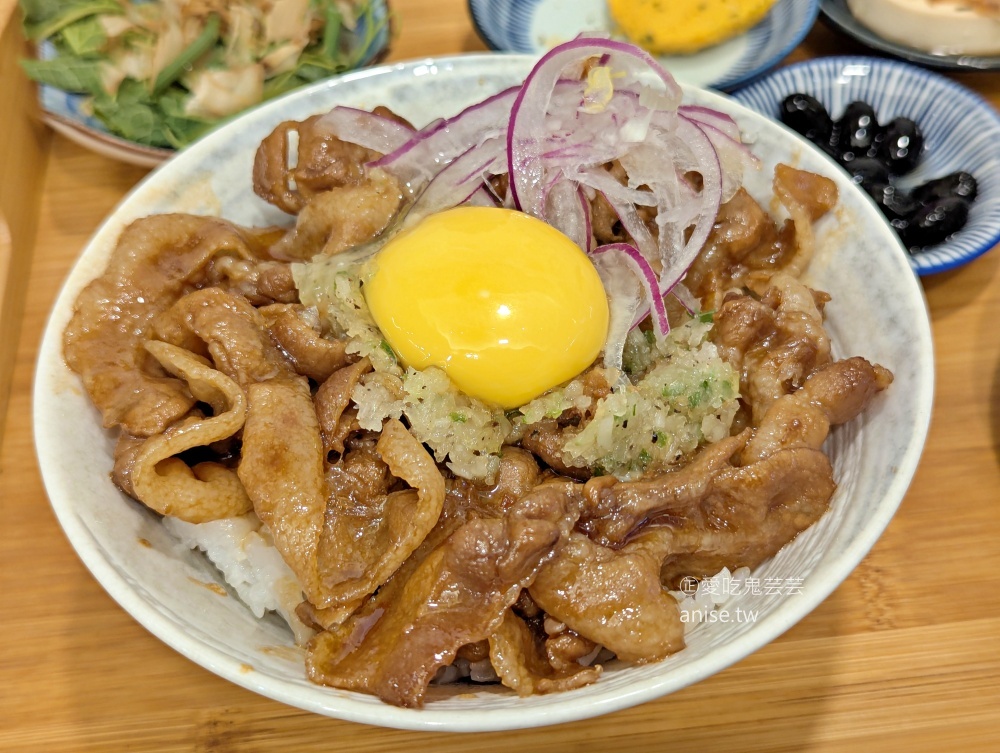 川品排骨、豆乳雞，食尚玩家莎莎推薦，東區肉鬼的天堂(SONY EXPERIA Z5食記) @愛吃鬼芸芸