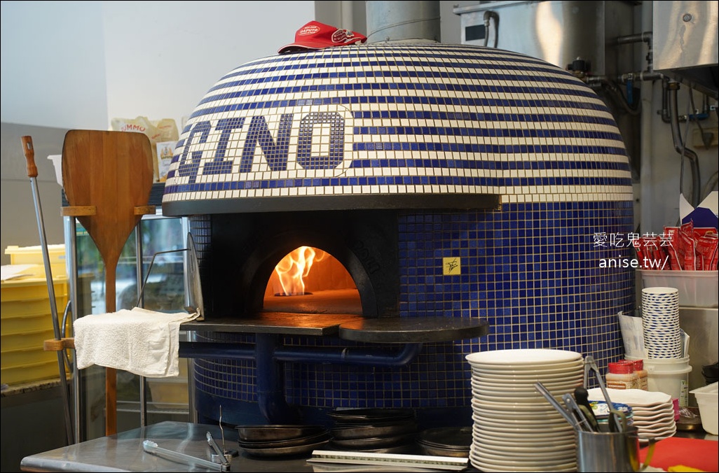 Gino Pizza 新北市第一家正統拿坡里冠軍Pizza (文末菜單)，還有君諾食品！寵物友善哦！ @愛吃鬼芸芸