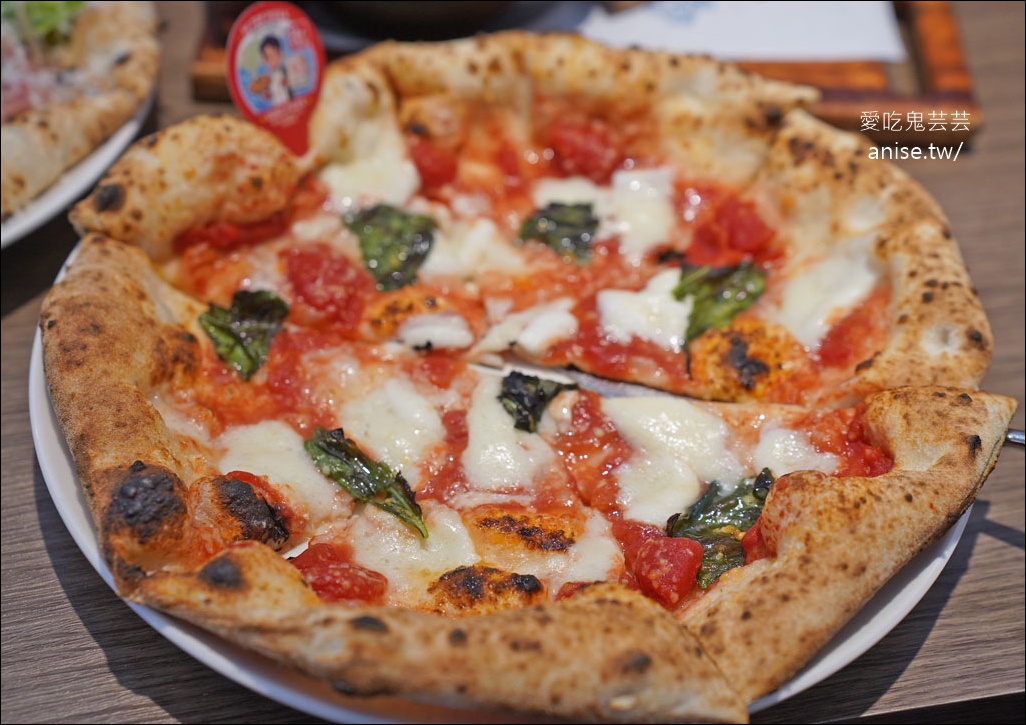 Gino Pizza 新北市第一家正統拿坡里冠軍Pizza (文末菜單)，還有君諾食品！寵物友善哦！ @愛吃鬼芸芸