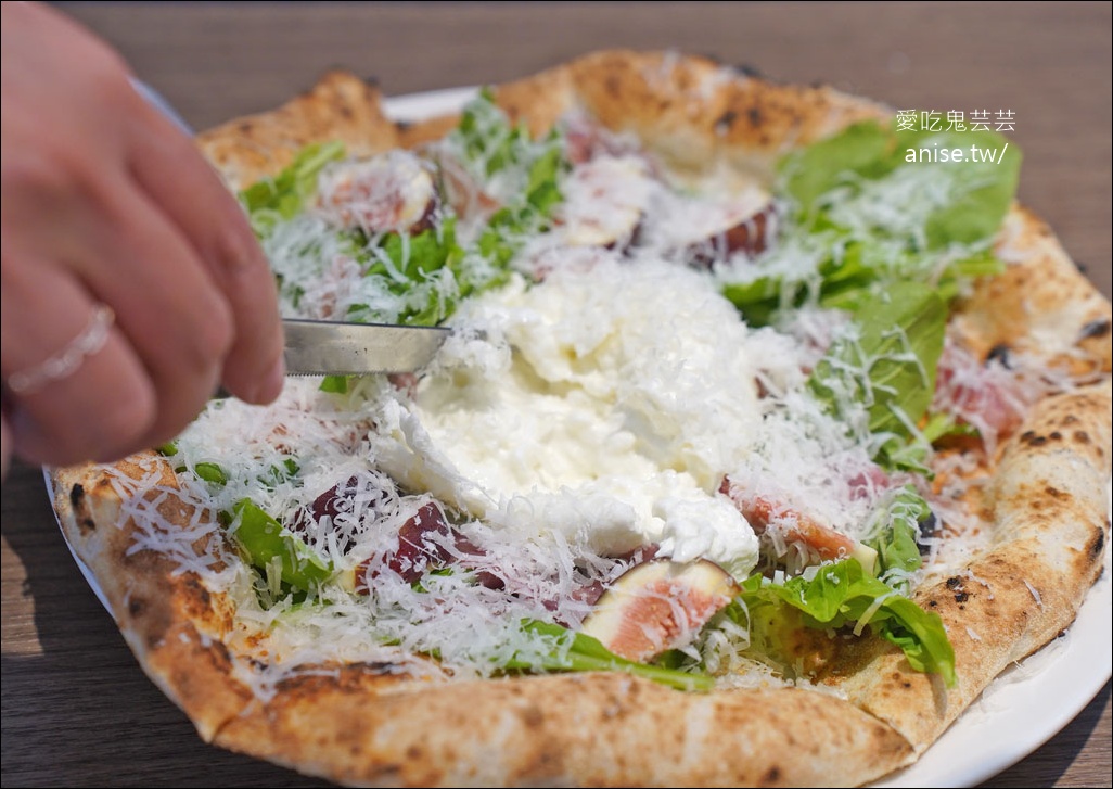 Gino Pizza 新北市第一家正統拿坡里冠軍Pizza (文末菜單)，還有君諾食品！寵物友善哦！ @愛吃鬼芸芸
