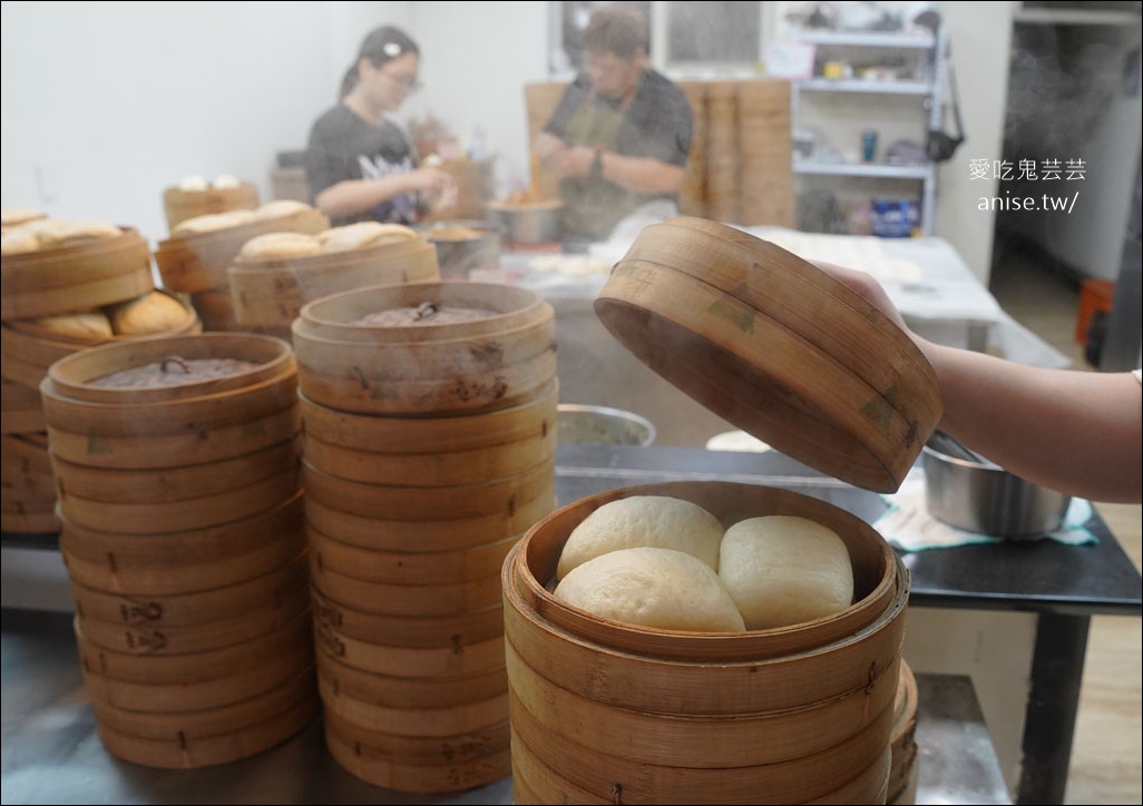 老上海包子-萬大店，老麵自然發酵，麵皮彈牙有嚼勁，每日手工現做！ @愛吃鬼芸芸