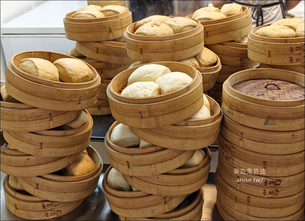 老上海包子-萬大店，老麵自然發酵，麵皮彈牙有嚼勁，每日手工現做！ @愛吃鬼芸芸