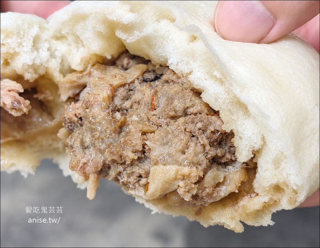 老上海包子-萬大店，老麵自然發酵，麵皮彈牙有嚼勁，每日手工現做！ @愛吃鬼芸芸