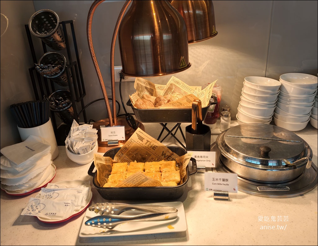 華航貴賓室 (第二航廈) D4貴賓室，刈包、現做牛肉麵必吃，還有哈根達斯冰淇淋！ @愛吃鬼芸芸