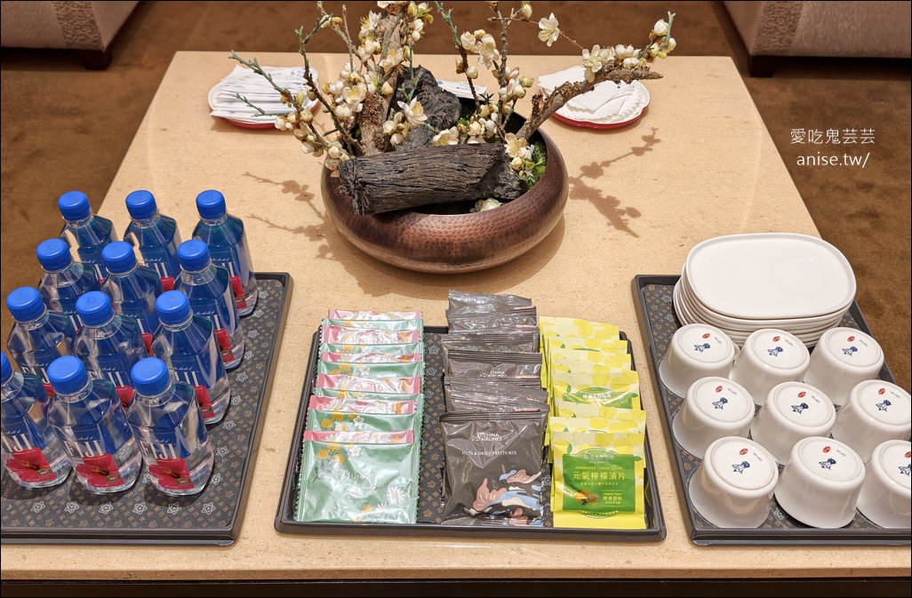 華航貴賓室 (第二航廈) D4貴賓室，刈包、現做牛肉麵必吃，還有哈根達斯冰淇淋！ @愛吃鬼芸芸