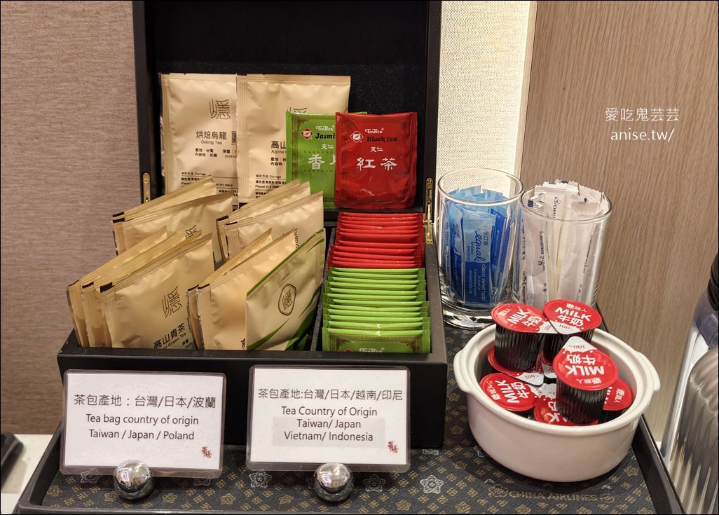 華航貴賓室 (第二航廈) D4貴賓室，刈包、現做牛肉麵必吃，還有哈根達斯冰淇淋！ @愛吃鬼芸芸