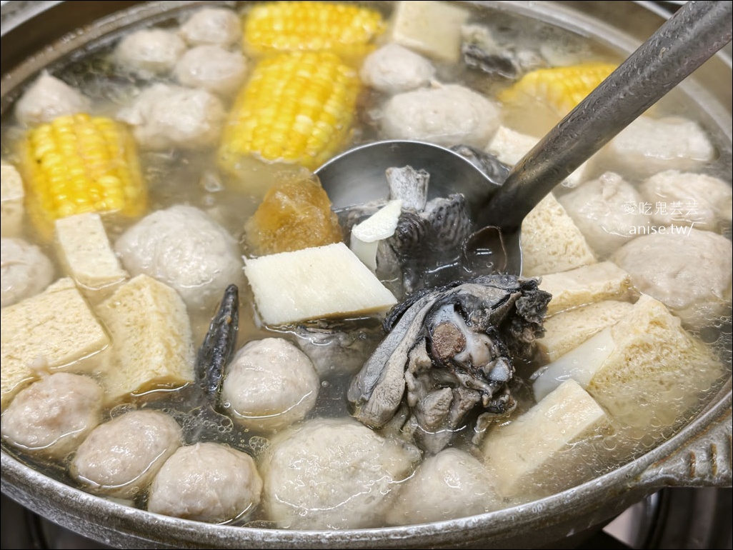 月明薑母鴨 新莊店，傳說中被薑母鴨耽誤的竹筍雞湯店 @愛吃鬼芸芸