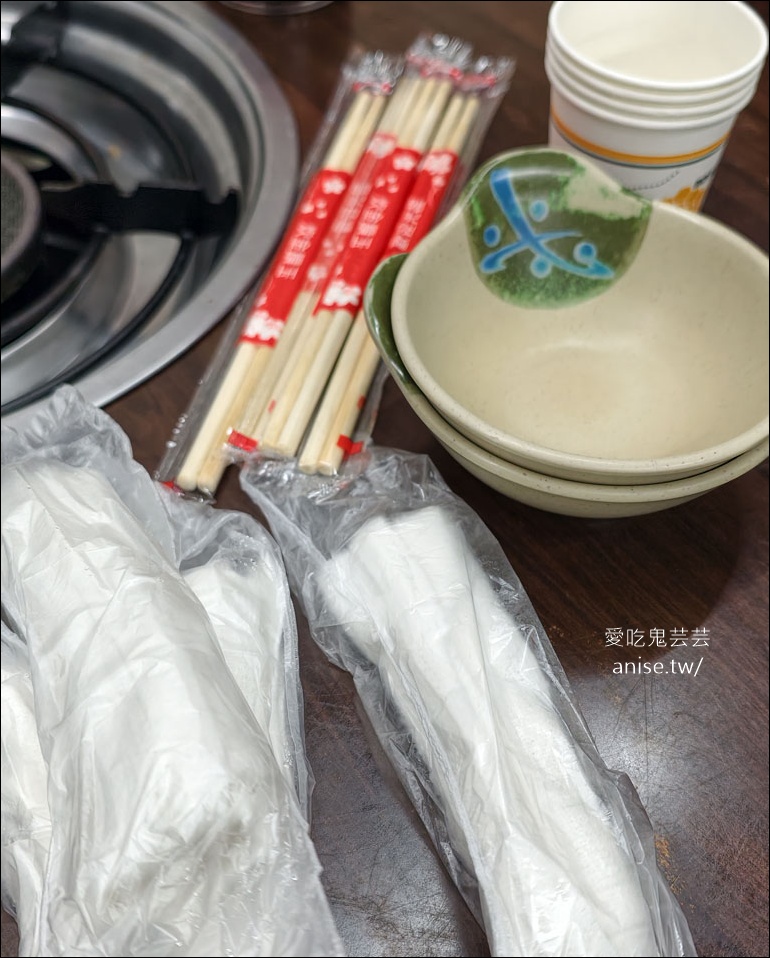 月明薑母鴨 新莊店，傳說中被薑母鴨耽誤的竹筍雞湯店 @愛吃鬼芸芸