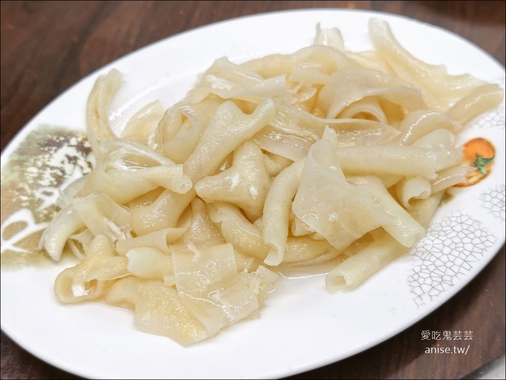 月明薑母鴨 新莊店，傳說中被薑母鴨耽誤的竹筍雞湯店 @愛吃鬼芸芸