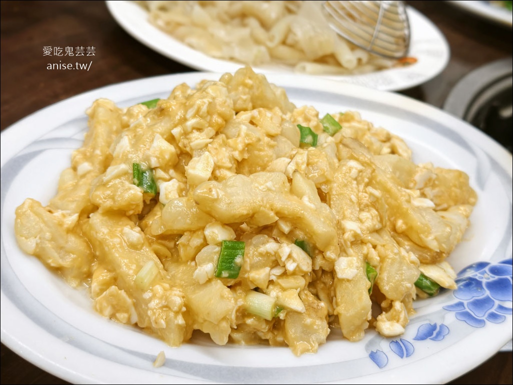 月明薑母鴨 新莊店，傳說中被薑母鴨耽誤的竹筍雞湯店 @愛吃鬼芸芸
