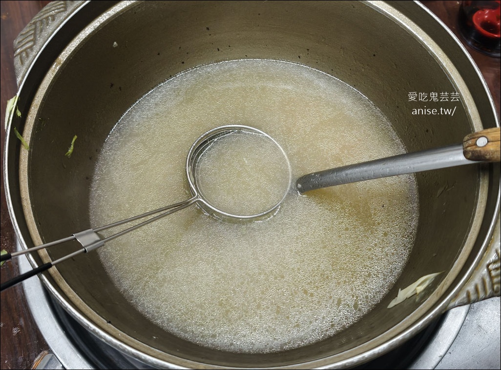 月明薑母鴨 新莊店，傳說中被薑母鴨耽誤的竹筍雞湯店 @愛吃鬼芸芸