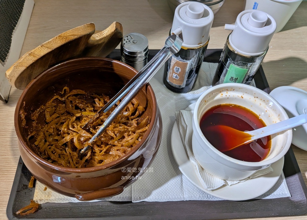 小樂精緻麵食館，美味排骨炒飯再一家，新店七張站美食(姊姊食記) @愛吃鬼芸芸