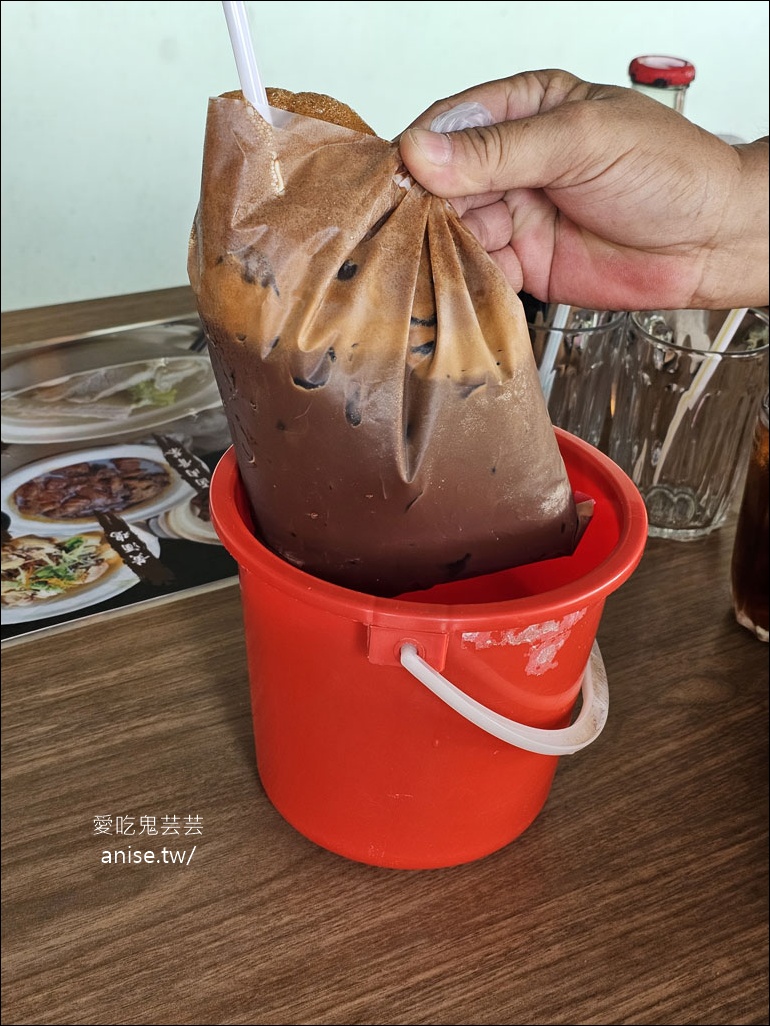 吉隆坡肉骨茶 | 95茶餐室(95生骨肉骨茶)，在地人帶路超爆好吃乾肉骨茶 @愛吃鬼芸芸