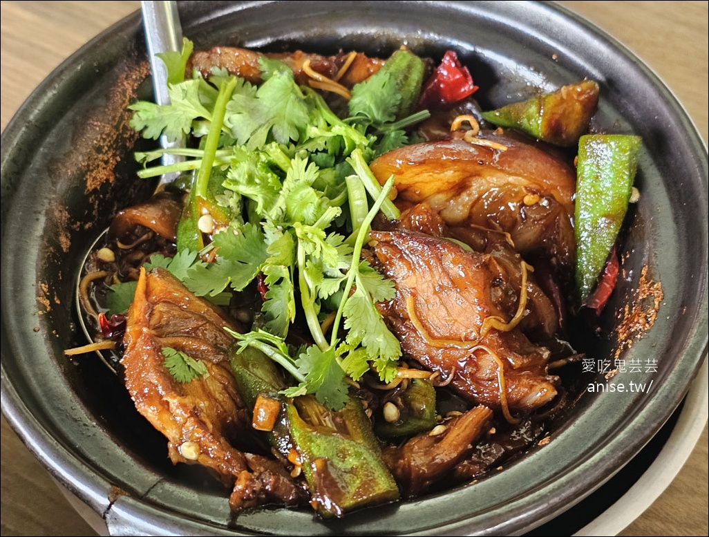 吉隆坡肉骨茶 | 95茶餐室(95生骨肉骨茶)，在地人帶路超爆好吃乾肉骨茶 @愛吃鬼芸芸