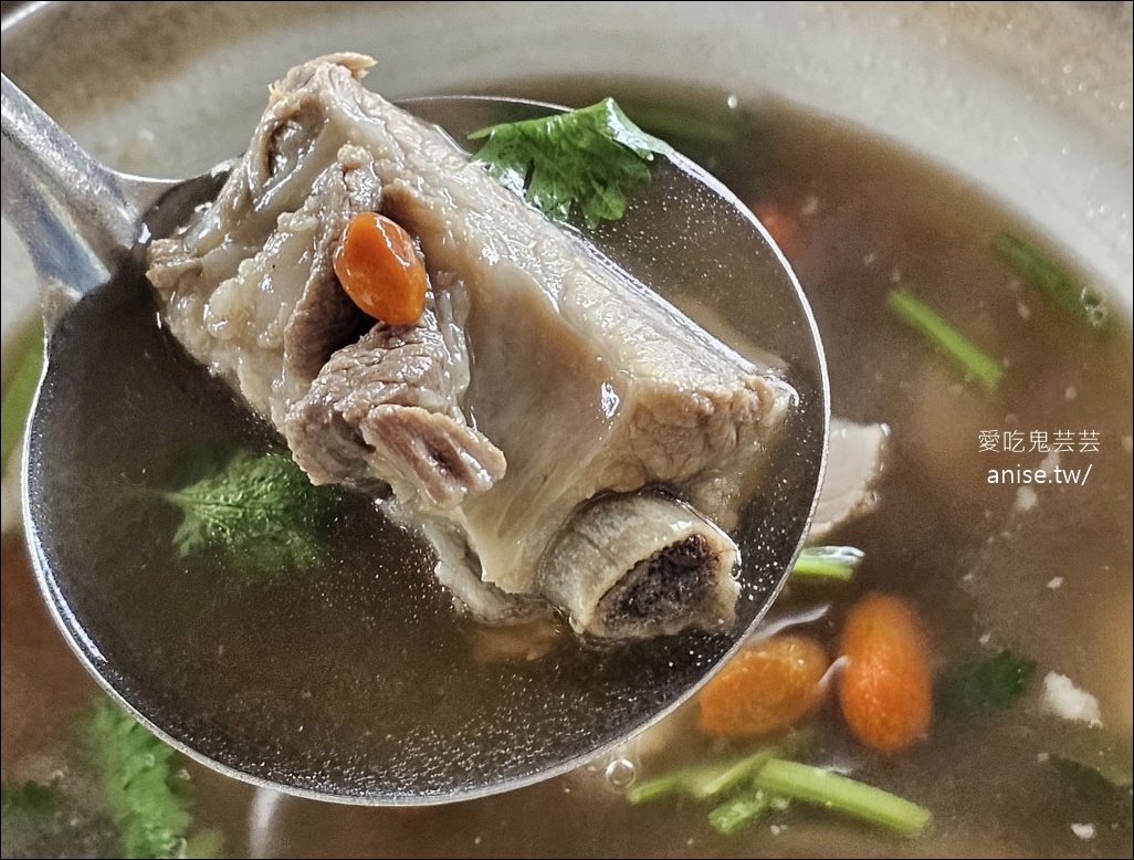吉隆坡肉骨茶 | 95茶餐室(95生骨肉骨茶)，在地人帶路超爆好吃乾肉骨茶 @愛吃鬼芸芸