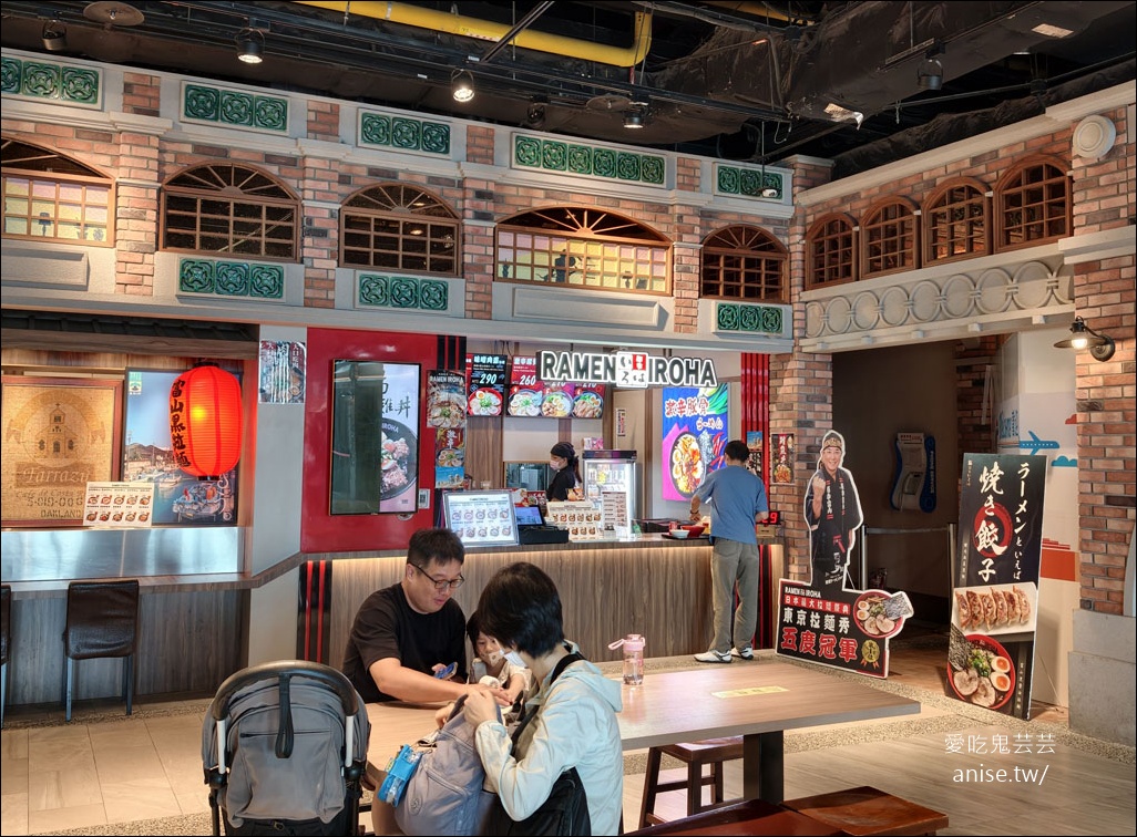 桃園機場觀景台(第二航廈)，免費看飛機起降 (有餐飲、伴手禮和充電區喔) @愛吃鬼芸芸